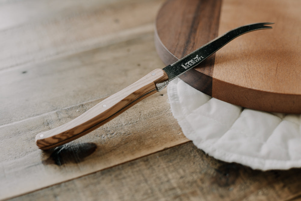 Laguiole con cuchillo para queso de madera